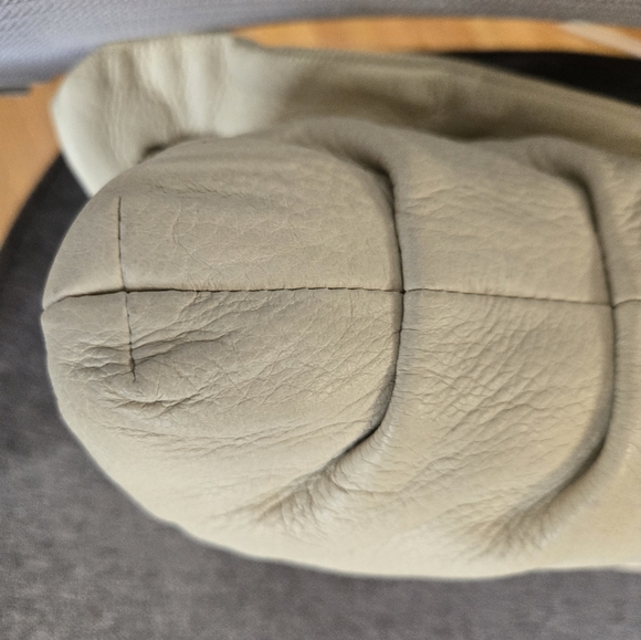 Michael Kors NWOT RARE Shoulder Bag!! - Picture 7 of 11